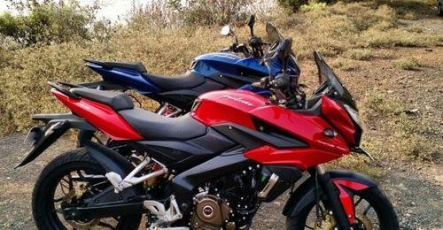 Bajaj Registers ‘Darkstar’ Name In India; Could Be A New Adventure Bike बजाज ऑटो ने भारत में 'डार्कस्टार' नाम दर्ज कराया है. रिपोर्ट्स का कहना है कि यह बजाज पल्सर 250 रेंज पर आधारित 250 सीसी की एडवेंचर बाइक हो सकती है या इसके लाइन-अप में मौजूदा मोटरसाइकिल का ब्लैक आउट वर्जन हो सकता है.