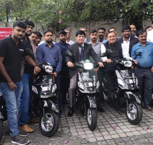Hero Electric Partners With Spoctech Green Ventures For Last Mile Delivery In Tamil Nadu हीरो इलेक्ट्रिक ने तमिलनाडु में अंतिम मील डिलेवरी सॉल्यूशंस लॉन्च करने के लिए स्पॉकटेक ग्रीन वेंचर्स के साथ साझेदारी की घोषणा की है.