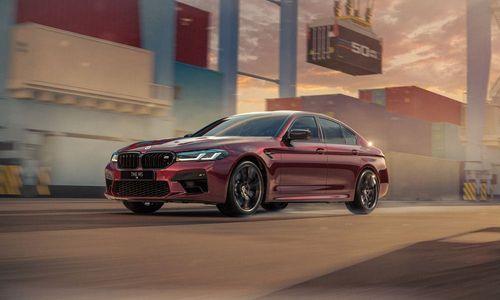 BMW M5 कॉम्पिटिशन 50 जहरे एम एडिशन भारत में हुआ लॉन्च, कीमत Rs. 1.79 करोड़ स्पेशल एडिशन M5 कॉम्पिटिशन में कॉस्मेटिक बदलाव के साथ स्टैंडर्ड मॉडल की तुलना में अतिरिक्त फीचर्स मिलते हैं.