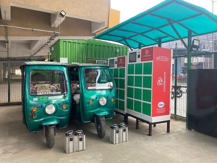 Battery Swapping Startup- Chargeup To Expand Its Services To Tier 2 And Tier 3 Cities In 2023 चार्जअप 2023 में टियर 2 और टियर 3 शहरों में अपनी सेवाओं का विस्तार करने का लक्ष्य लेकर चल रहा है, जहां उसे इलेक्ट्रिक टू-व्हीलर्स और थ्री-व्हीलर्स सेगमेंट में बढ़ोतरी की संभावनाएं दिख रही हैं.
