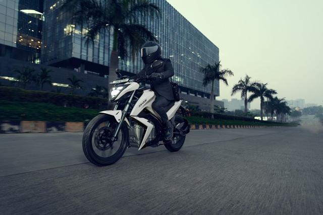 टॉर्क मोटर्स ने मुंबई महाराष्ट्र में क्रेटोस इलेक्ट्रिक मोटरसाइकिल की डिलेवरी शुरू कर दी है.