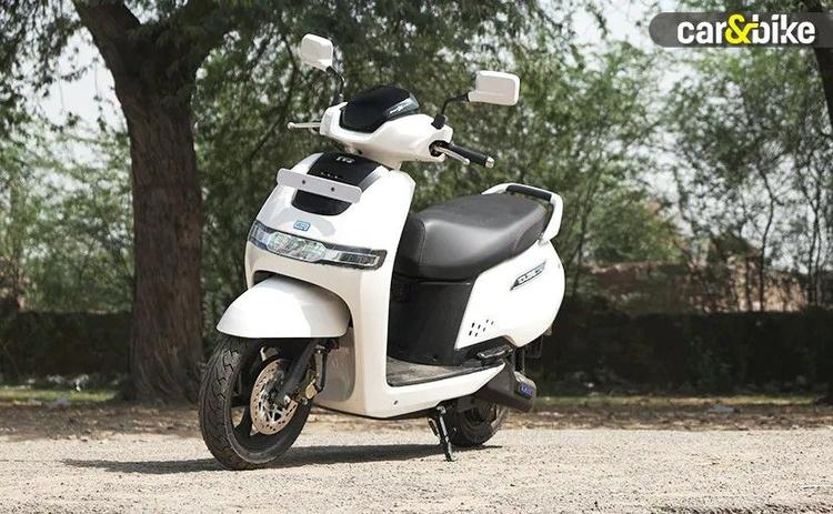 TVS iQube Electric Scooter Surpasses 2 Lakh Units in Sales Milestone जनवरी 2020 में आईक्यू के शुरुआती लॉन्च के बाद से 45 महीनों की अवधि के भीतर यह उपलब्धि हासिल की गई.