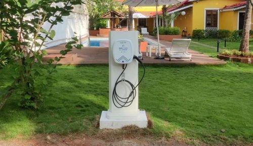 Indian Hotel Company Installs 224 EV Chargers Across Its 90+ Properties In India इस पहल के लिए, कंपनी ने टाटा पावर के साथ सहयोग किया है, और चार्जिंग स्टेशन देश भर में विभिन्न ताज, सेलेक्शंस, विवांता, जिंजर और amã के होटलों में मौजूद हैं.