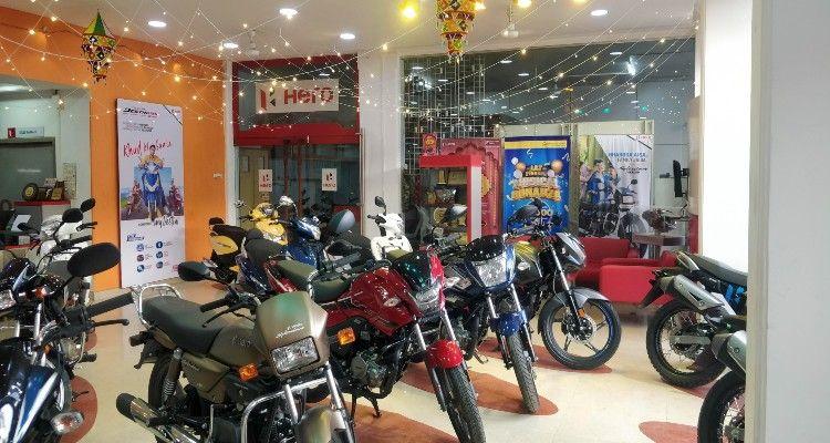 Passenger Vehicle, Two-Wheeler Segments Report Lackluster Sales In Q1 FY2026: SIAM सियाम के आंकड़ों के अनुसार, भारतीय ऑटो उद्योग में कुल बिक्री वित्त वर्ष 2025 की पहली तिमाही की तुलना में 5.1 प्रतिशत कम रही.