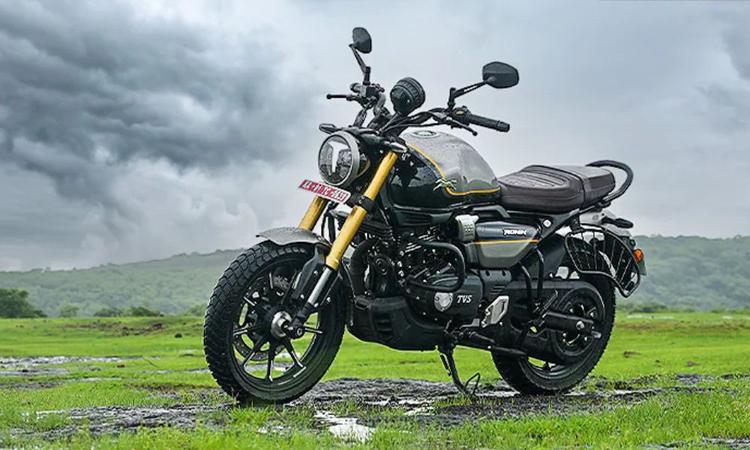 TVS Ronin SS Price Slashed By Rs 14,000; Top-Spec Variant Gets New Colour Scheme कीमत में कटौती के साथ, रोनिन का बेस वैरिएंट अब रु.1.35 लाख में लिया जा सकता है.