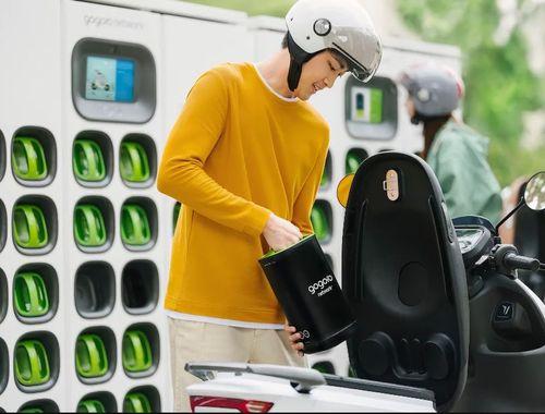 इलेक्ट्रिक वाहन निर्माता गोगोरो भारत में प्रवेश को तैयार, 3 नवंबर को होगा औपचारिक घोषणा ताइवानी ईवी और इंफ्रास्ट्रक्चर कंपनी गोगोरो 3 नवंबर, 2022 को एक बड़ी घोषणा के साथ भारतीय ईवी बाजार में प्रवेश करेगी, जिसमें कारडबाइक को आमंत्रित किया गया है.