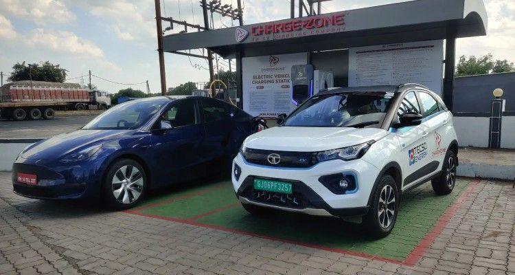India Finalises New EV Import Guidelines; Offers Conditional 15% Duty Rate 35,000 अमेरिकी डॉलर या उससे अधिक मूल्य के इलेक्ट्रिक वाहनों पर आयात शुल्क में कमी की गई है और यह केवल 5 वर्ष की अवधि के लिए लागू होगा, बशर्ते ब्रांड स्थानीय परिचालन में निवेश करे.