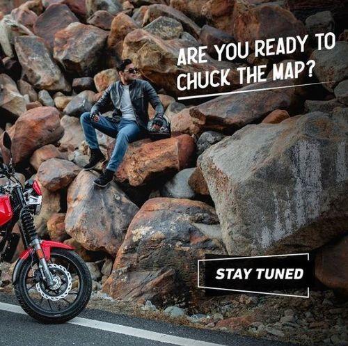 हीरो मोटोकॉर्प जल्द ही बदली हुई हीरो एक्सपल्स 200T 4V को भारत में लॉन्च करने के लिए पूरी तरह तैयार है. भारत की सबसे बड़ी टू-व्हीलर कंपनी ने अपने सोशल मीडिया पेज पर आने वाली मोटरसाइकिल की झलक पेश की है.