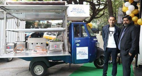 Omega Seiki Mobility Launches Electric Three-Wheeler With Mobile Kitchen, Priced At Rs. 7 Lakh नया ओमेगा सेकी मोबिलिटी मील ऑन व्हील्स इलेक्ट्रिक थ्री-व्हीलर एक पूरी तरह से सुसज्जित मोबाइल किचन है, एक ऐसा सेगमेंट जिसके निकट भविष्य में बढ़ने का वादा किया गया है.