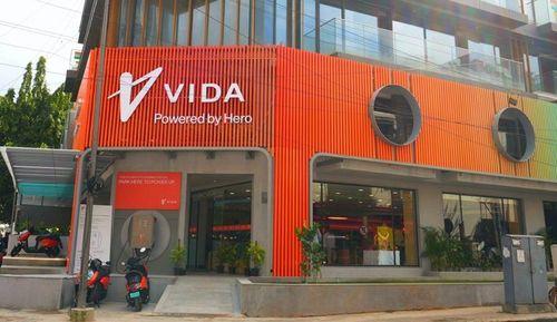विट्टल माल्या रोड, बेंगलुरू में पहला Vida का पहला एक्सपीरियंस सेंटर शुरू हुआ है. इस अवसर को चिह्नित करने के लिए, VIDA ने आज से VIDA V1 की ग्राहक परीक्षण सवारी भी शुरू की है.