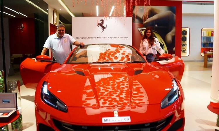 Bollywood Actor Ram Kapoor & Wife Gautami Kapoor Bring Home A Ferrari Portofino M Sportscar Worth Over Rs. 3.5 Crore राम कपूर के पास कई विदेशी कारें हैं, जिसमें 911 पोर्श कैरेरा एस, मर्सिडीज-एएमजी जी63 और बीएमडब्ल्यू एक्स5 शामिल हैं.