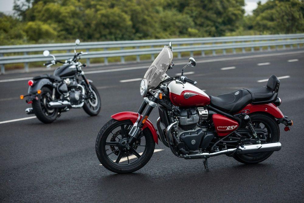 EICMA 2022 में रॉयल एनफील्ड सुपर मीटिओर 650 से पर्दा उठा EICMA 2022 में रॉयल एनफील्ड सुपर मीटिओर 650 से पर्दा उठा