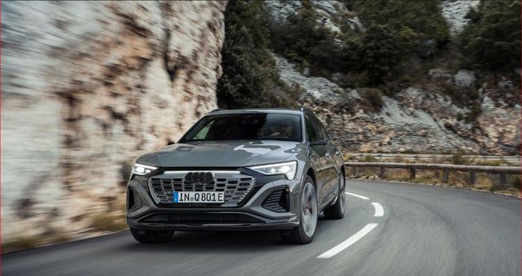 2023 Audi Q8 e-tron Revealed; India Launch Next Year ऑडी ने ई-ट्रॉन को क्यू8 ई-ट्रॉन को फिर से नाम दिया है और नाम परिवर्तन के साथ, ईवी को महत्वपूर्ण अपडेट भी मिलते हैं.