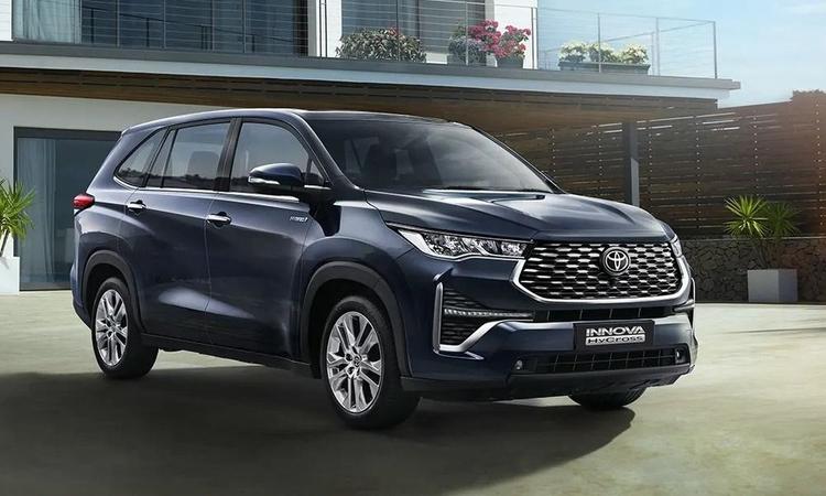 carandbike Awards 2023: Toyota Innova Hycross Is The Hybrid Car Of The Year टोयोटा इनोवा हाइक्रॉस हाइब्रिड की आसान सवारी और हैंडलिंग की वजह से हमने इसे वर्ष की हाइब्रिड कार ऑफ द ईयर के रूप में चुना.