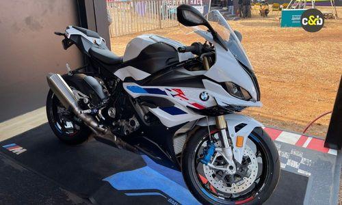 India Bike Week 2022: 2023 BMW S 1000 RR Showcased Ahead Of Launch 2023 बीएमडब्ल्यू एस 1000 आरआर अपने इलेक्ट्रॉनिक्स के साथ-साथ स्टाइलिंग बदलाव के साथ-साथ पहले की तुलना में अधिक तकनीक के साथ भारत में आती है.