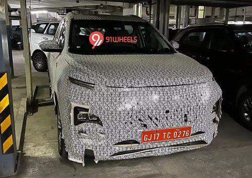 2023 MG Hector Plus Spied Ahead Of Debut नई हेक्टर प्लस को मौजूदा इंजन विकल्पों के साथ ही नई-पीढ़ी की हेक्टर के समान ही बदलाव मिलने की उम्मीद है.