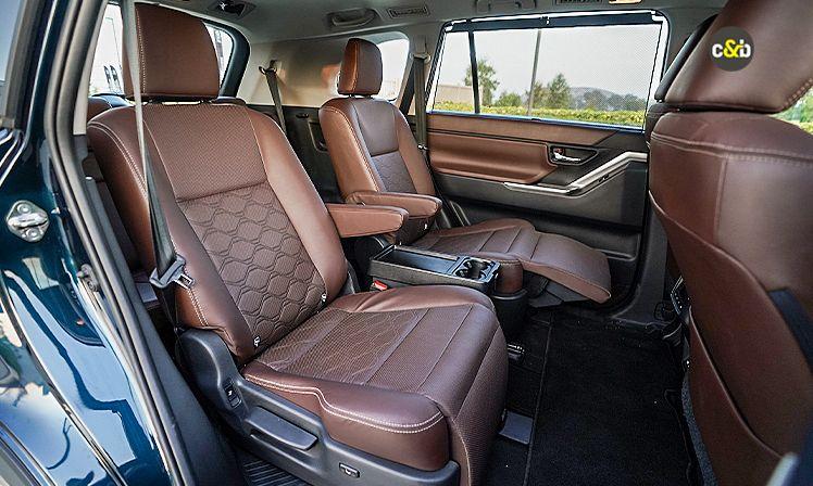 Cars In India With Captain Seats Under Rs 25 Lakh
अगर आप जिस कार को ढूंढ रहे हैं, उसमें पहले से ही कैप्टन सीट्स हैं, तो प्रीमियम रियर-सीट अनुभव पाने के लिए आपको अब लग्ज़री कार खरीदने की ज़रूरत नहीं है.