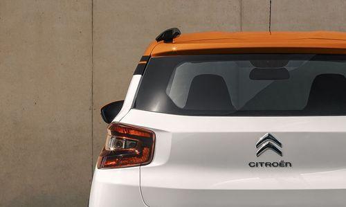 Citroën India’s Upcoming EV To Be Called ëC3 Electric, Details To Be Revealed Soon सिट्रॉएन की आने वाली ईवी को ëC3 इलेक्ट्रिक नाम दिया जाएगा, यह देश में कंपनी की पहली ईवी होगी और इसे स्थानीय स्तर पर तैयार किया जाएगा. हालांकि, कार निर्माता ने इसके बारे में ज्यादा कुछ नहीं बताया है, टीज़र का कहना है कि अधिक जानकारी जल्द सामने आएंगी.