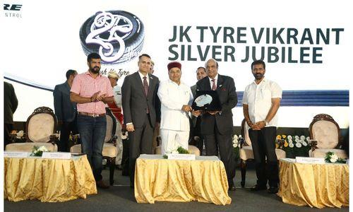 Vikrant Tyre Manufacturing Facility In Mysore Completes 25 Years Since Takeover By JK Tyre आज की तारीख में जेके टायर ने प्लांट का आधुनिकीकरण करने के लिए करीब ₹2,000 करोड़ का निवेश किया है, जिससे कर्नाटक में लगभग 15,000 लोगों को प्रत्यक्ष और अप्रत्यक्ष रूप से रोजगार प्रदान किया है.