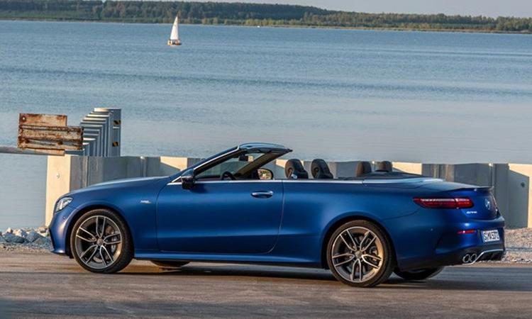 2023 Mercedes-AMG E53 Cabriolet 4Matic+ India Unveil On January 06, 2023 मर्सिडीज-एएमजी ई53 4मैटिक+ एएमजी ई53 सेडान का कन्वर्टिबल मॉडल है और पिछली पीढ़ी की एएमजी ई53 फेसलिफ्ट का अगला मॉडल है.