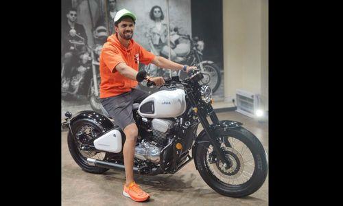 भारतीय क्रिकेटर रुतुराज गायकवाड़ ने खरीदी नई जावा मोटरसाइकिल भारतीय क्रिकेटर रुतुराज गायकवाड़ ने खरीदी नई जावा मोटरसाइकिल