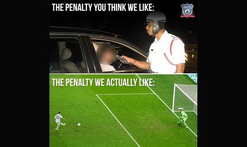 Bengaluru Police Says Don’t Drink And Drive Or Things Can Get ‘MESSI’ For You बेंगलुरु पुलिस ने अपने नए 'डोंट ड्रिंक एंड ड्राइव' पोस्ट के साथ ट्विटर पर लोगों का ध्यान खींचा है, जो 2022 फीफा विश्व कप में लियोनेल मेस्सी द्वारा अर्जेंटीना के पेनल्टी किक का संदर्भ देता है.
