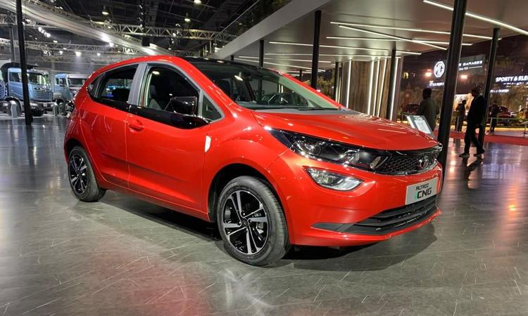 Tata Altroz CNG To Be Available With Sunroof In 3 Variants
टाटा की नई लॉन्च होने वाली कार अल्ट्रोज़ सीएनजी सनरूफ, वॉयस असिस्ट और चुनिंदा वैरिएंट में बड़े बूट स्पेस के साथ आती है.