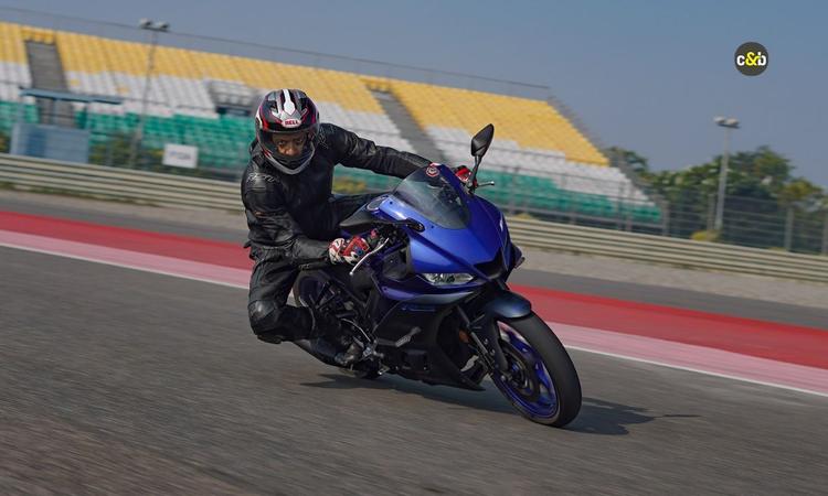 2023 Yamaha R3 Racetrack Review: Pricey Proposition! यामाहा YZF-R3, या R3, भारत में वापसी कर रही है, और हमने बुद्ध इंटरनेशनल सर्किट के आसपास यह देखने के लिए इसे चलाया कि क्या बदल गया है, क्या अच्छा है, और क्या बेहतर हो सकता था.