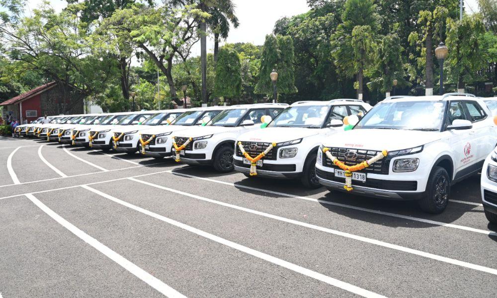 ह्यून्दे ने महाराष्ट्र सरकार के स्वास्थ्य विभाग को 46 वेन्यू कारें सौंपी ह्यून्दे ने महाराष्ट्र सरकार के स्वास्थ्य विभाग को 46 वेन्यू कारें सौंपी