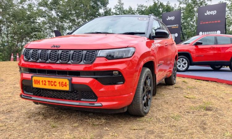 2024 Jeep Compass Launched In India; Prices Start From Rs 20.49 Lakh 2024 जीप कंपस केवल डीजल इंजन के साथ उपलब्ध है और इसमें एक नया 4x2 डीजल ऑटोमैटिक वेरिएंट भी जोड़ा गया है.
