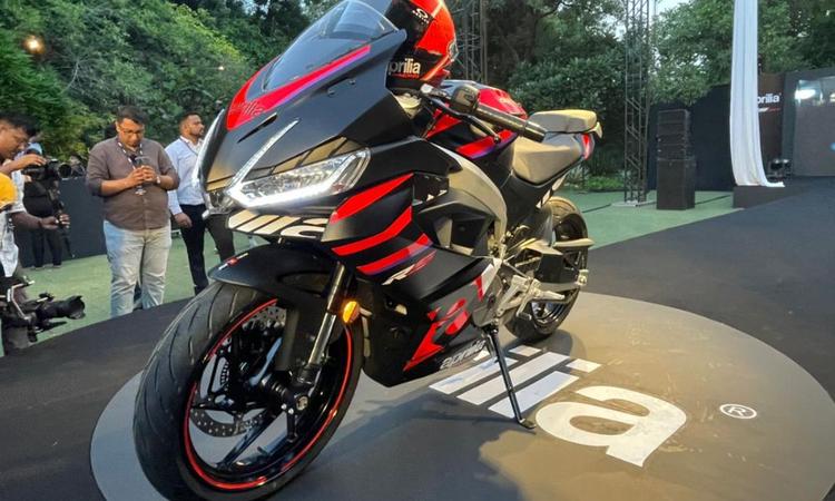 Aprilia RS 457 Launched At India Bike Week 2023; Priced At Rs 4.10 Lakh मेड-इन-इंडिया स्पोर्ट बाइक 457 सीसी पैरेलल-ट्विन इंजन के साथ आती है जो अधिकतम 47 बीएचपी ताकत बनाती है.