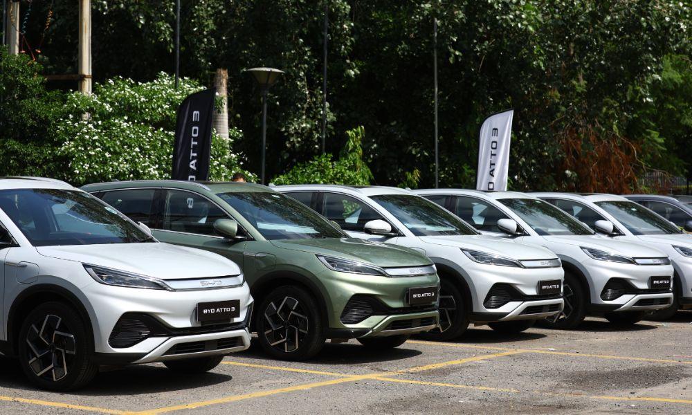 BYD India Delivers 200 Units Of Atto 3 Electric SUV In A Single Day दिल्ली एनसीआर, मुंबई, बेंगलुरु और कुछ अन्य शहरों सहित छह प्रमुख शहरों में डिलेवरी एक साथ हुई.