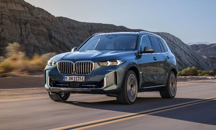 BMW X5 Facelift India Launch On July 14 स्टाइलिंग बदलाव, नया इंफोटेनमेंट सिस्टम और पेट्रोल और डीजल इंजन विकल्प पाने के लिए X5 को बदला गया है.