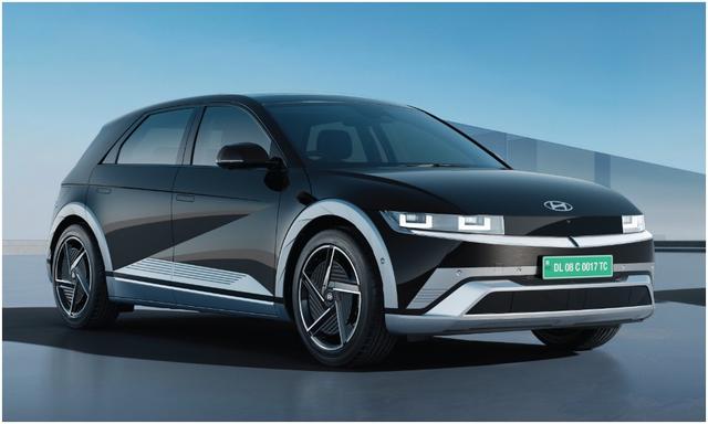 आइयनिक 5 के लॉन्च के तीन साल से कुछ अधिक समय बाद, इस इलेक्ट्रिक क्रॉसओवर का फेसलिफ्ट वर्जन आया है, जिसमें अन्य अपडेट्स के साथ-साथ एक नया लुक और एक बड़ी बैटरी भी शामिल है.