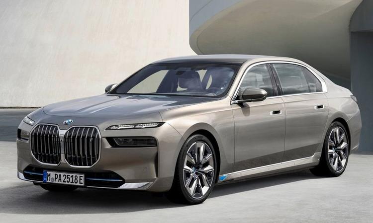 2023 BMW i7 Electric Sedan Launched In India, Priced At Rs. 1.95 Crore सातवीं पीढ़ी की 7 सीरीज के साथ बीएमडब्ल्यू ने देश में इलेक्ट्रिक आई7 की भी भारत में बिक्री शुरू हो कर दी है.