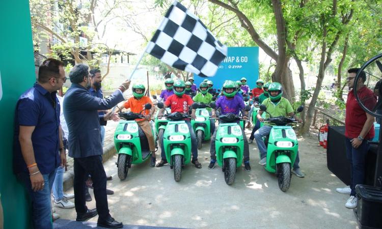 Gogoro Begins Its Battery-Swapping Operations In India गोगोरो ने दिल्ली-एनसीआर में बैटरी स्वैपिंग और स्मार्ट-स्कूटर पायलट प्रोजेक्ट की घोषणा की.