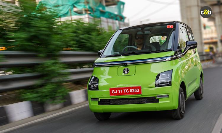 MG Comet EV Finally Gets Fast Charging; Cheaper ZS EV With Panoramic Sunroof Launched एमजी कॉमेट को नए वेरिएंट मिले हैं जो अब 7.4 किलोवाट ऐसी फास्ट चार्जर के साथ काम करते हैं. वहीं ZS EV में डुअल-पेन पैनोरमिक सनरूफ के साथ नया एक्साइट प्रो ट्रिम आया है.
