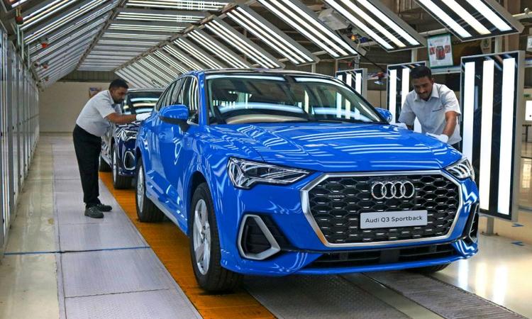 Audi Q3, Q3 Sportback Local Assembly Commences In Aurangabad दोनों एसयूवी की लोकल असेंबली शुरू होने के बावजूद इनकी कीमतों में कोई बदलाव नहीं हुआ है.