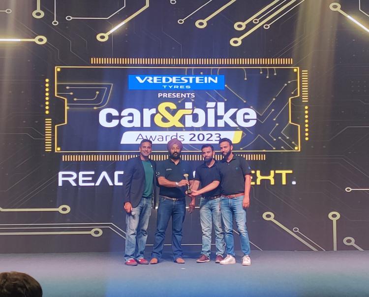 car&bike Awards 2023: Adventure Motorcycle Of The Year – Triumph Tiger 1200 ट्रायम्फ टाइगर 1200 को 2023 कार और बाइक पुरस्कारों में एडवेंचर बाइक ऑफ द ईयर से सम्मानित किया गया है. टू-व्हीलर जूरी इस फैसले पर एकमत थी.