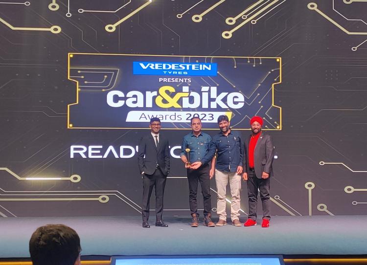car&bike Awards 2023: Royal Enfield Hunter 350 Is The Modern Classic Motorcycle Of The Year रॉयल एनफील्ड हंटर 350 वर्ष की 2023 कारएंडबाइक आधुनिक क्लासिक मोटरसाइकिल है. यह दोतरफा मुकाबला था हंटर 350 और टीवीएस रोनिन के बीच, लेकिन रॉनिन ने जीत हासिल की.
