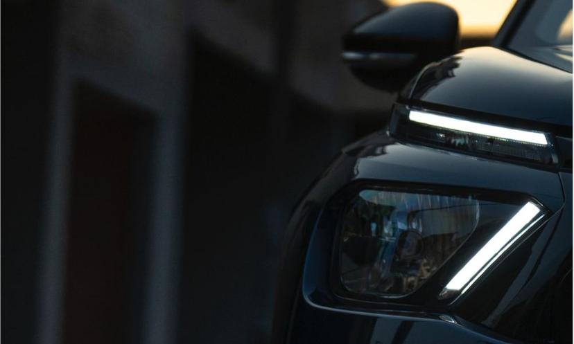 27 अप्रैल को पेश होने से पहले दिखी सिट्रॉएन C3 एयरक्रॉस की झलक 27 अप्रैल को पेश होने से पहले दिखी सिट्रॉएन C3 एयरक्रॉस की झलक