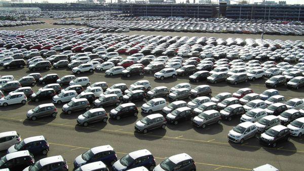 Supreme Court Mandates Extension Of Third-Party Insurance For New Cars And Two-Wheelers नई रजिस्टर्ड कारों के लिए थर्ड-पार्टी इंश्योरेंस की अवधि बढ़ाकर चार साल कर दी गई है, जबकि नए दो-पहिया वाहनों के लिए अब छह साल के कवरेज की ज़रूरत होगी.