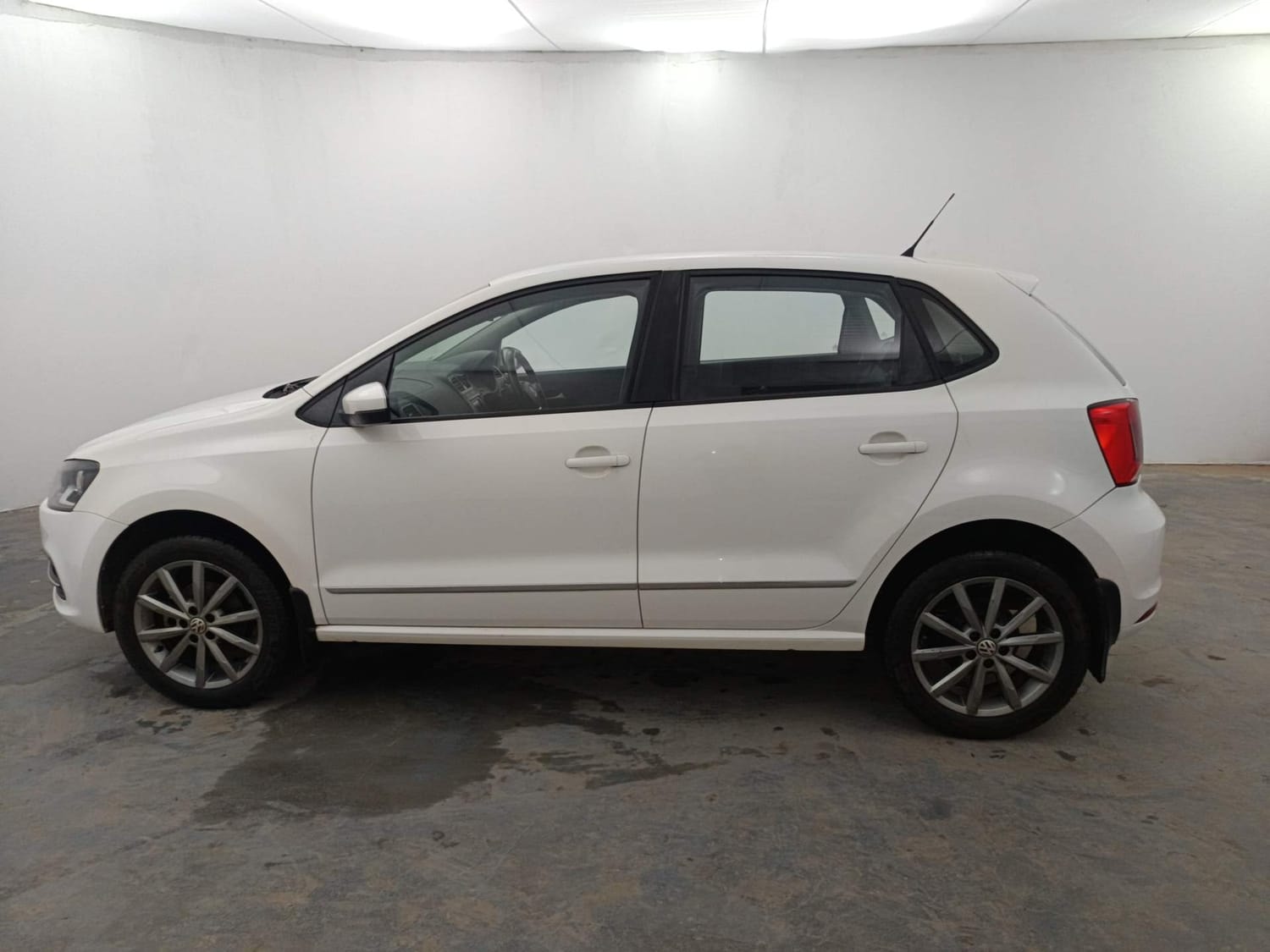 View 2019 Volkswagen Polo 1.0 L MPI Highline Plus Petrol Image 2 Used 2019 Volkswagen Polo 1.0 L MPI Highline Plus Petrol Image 2