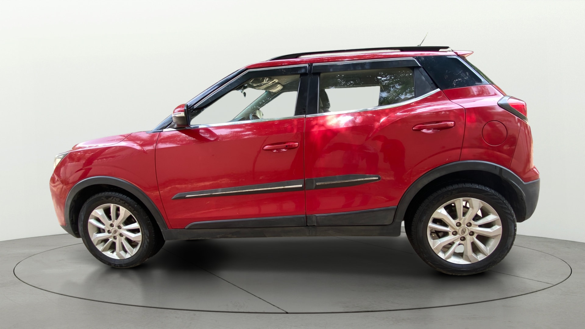 View 2019 Mahindra XUV300 W4 Petrol BS IV Image 27 Used 2019 Mahindra XUV300 W4 Petrol BS IV Image 27