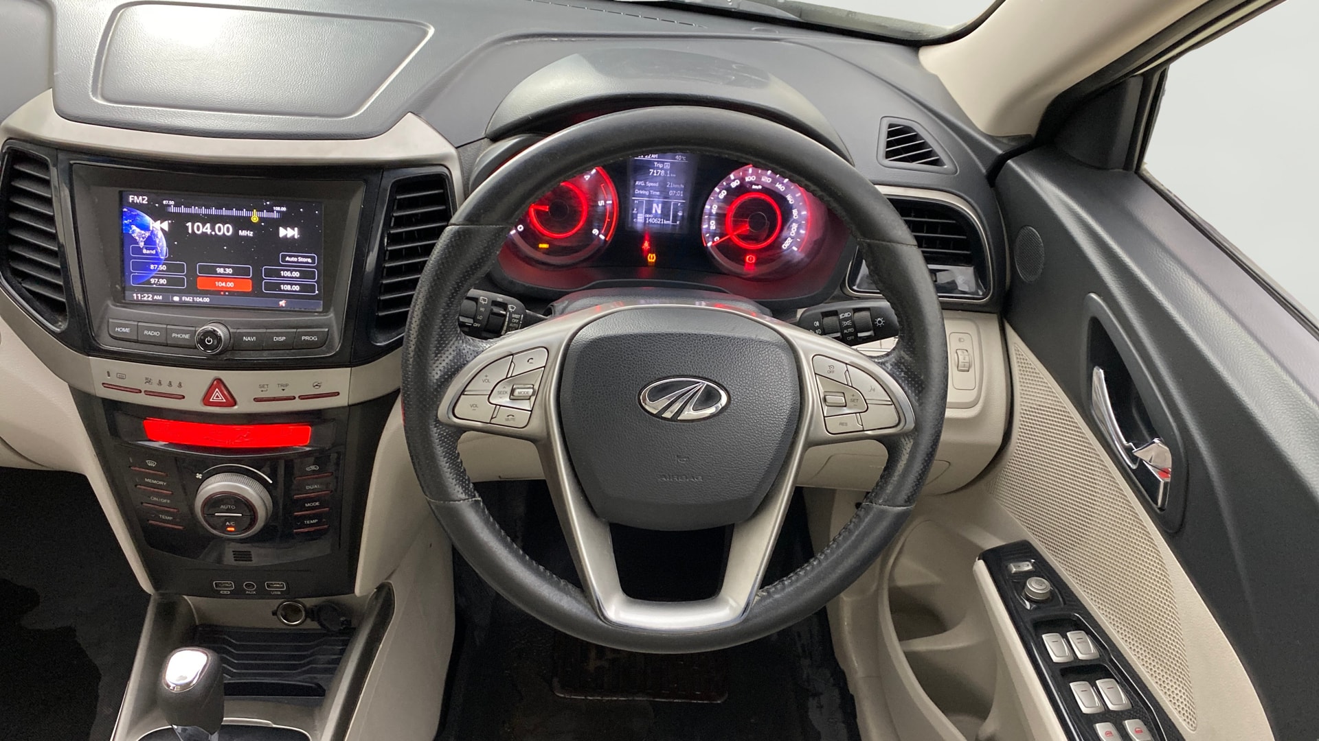 View 2019 Mahindra XUV300 W4 Petrol BS IV Image 13 Used 2019 Mahindra XUV300 W4 Petrol BS IV Image 13