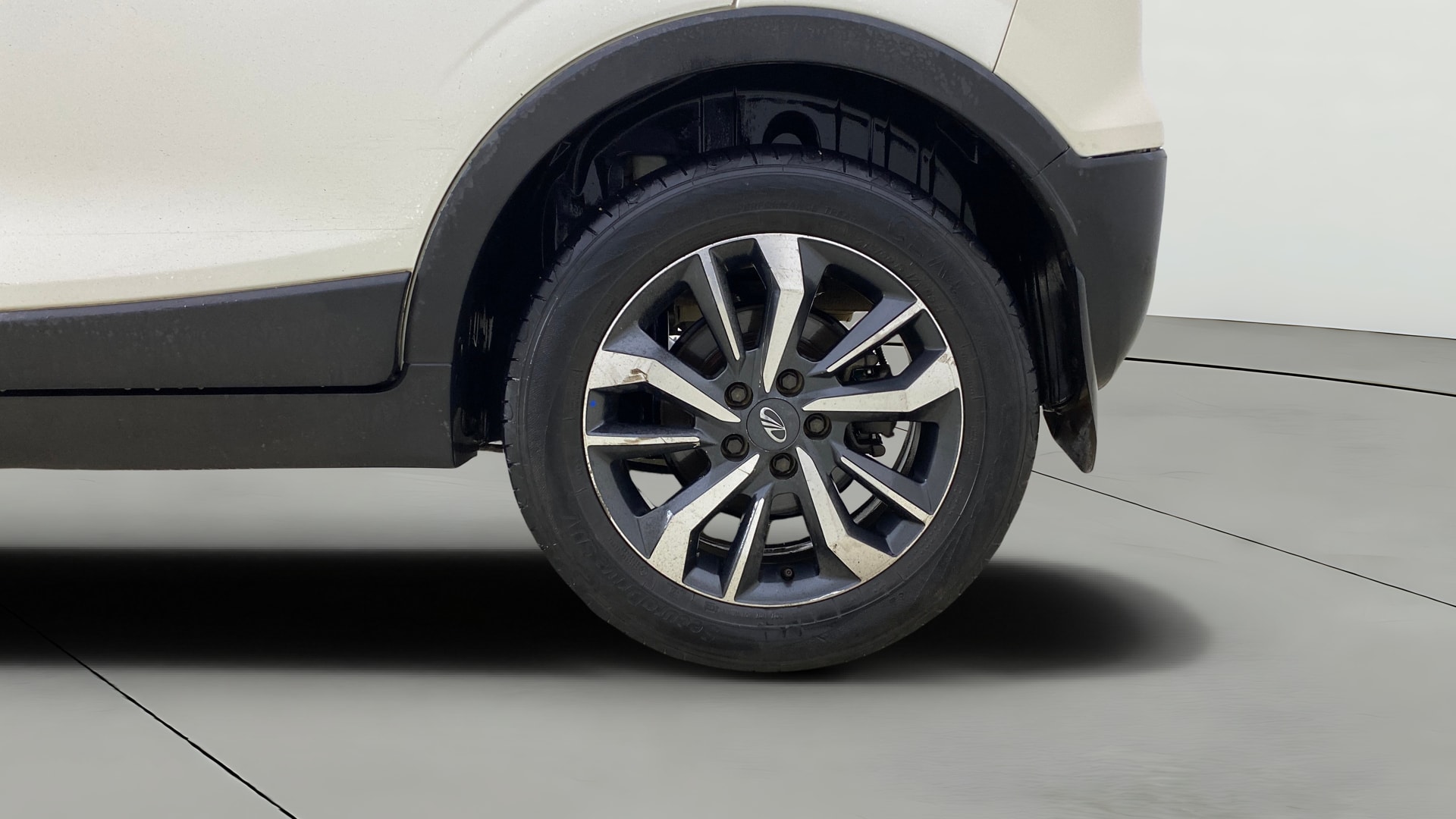 View 2019 Mahindra XUV300 W4 Petrol BS IV Image 8 Used 2019 Mahindra XUV300 W4 Petrol BS IV Image 8
