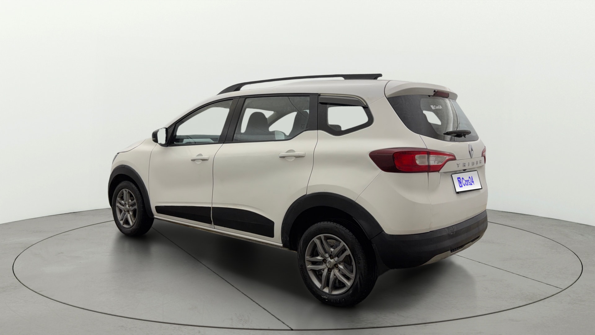 View 2022 Renault Triber RXZ Image 2 Used 2022 Renault Triber RXZ Image 2