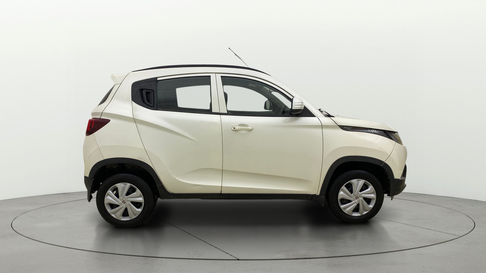View 2017 Mahindra KUV100 K4 Plus Diesel 6 Seater BS IV Image 8 Used 2017 Mahindra KUV100 K4 Plus Diesel 6 Seater BS IV Image 8