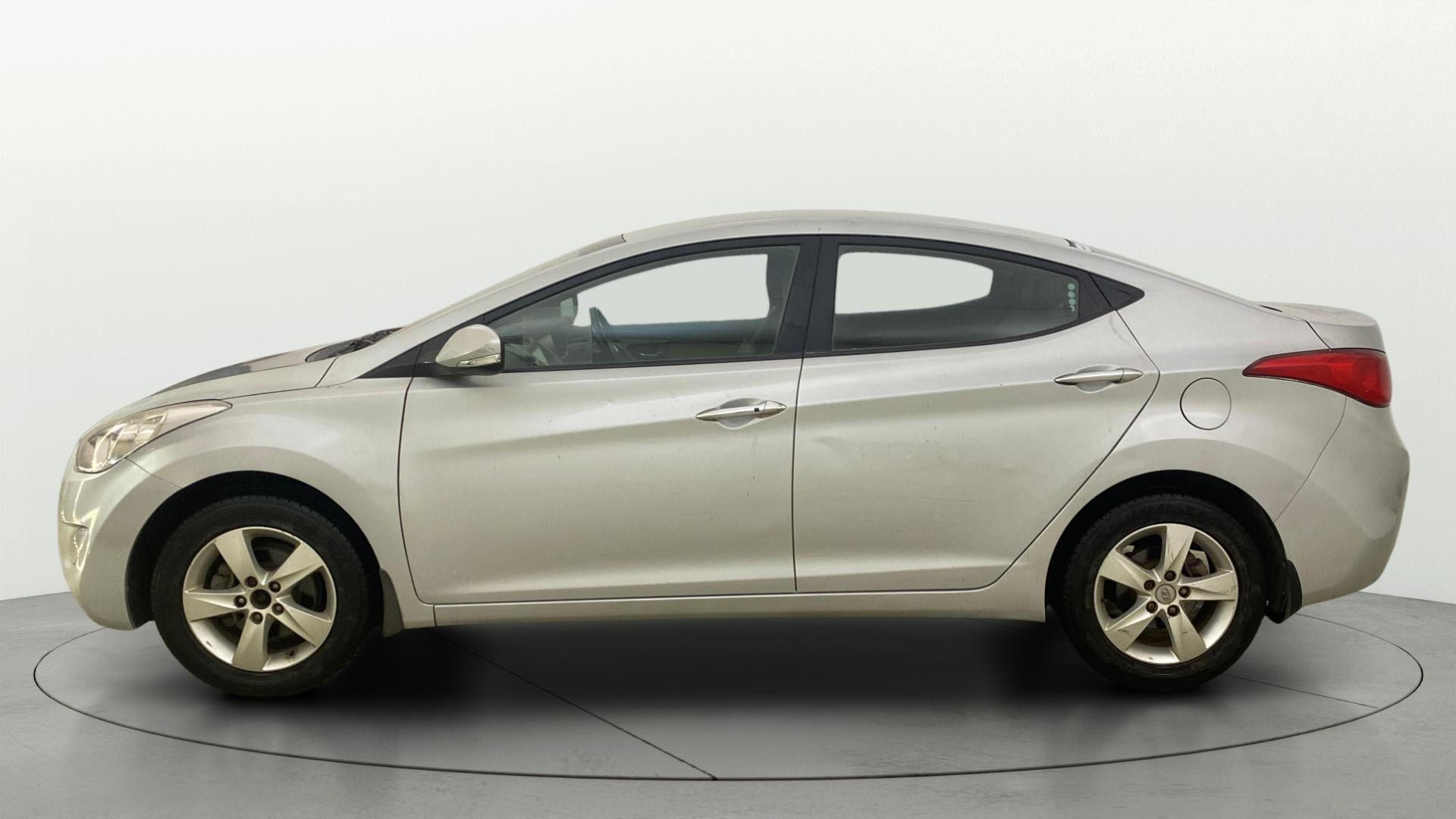 View 2013 Hyundai Elantra 1.6 CRDi S Image 6 Used 2013 Hyundai Elantra 1.6 CRDi S Image 6