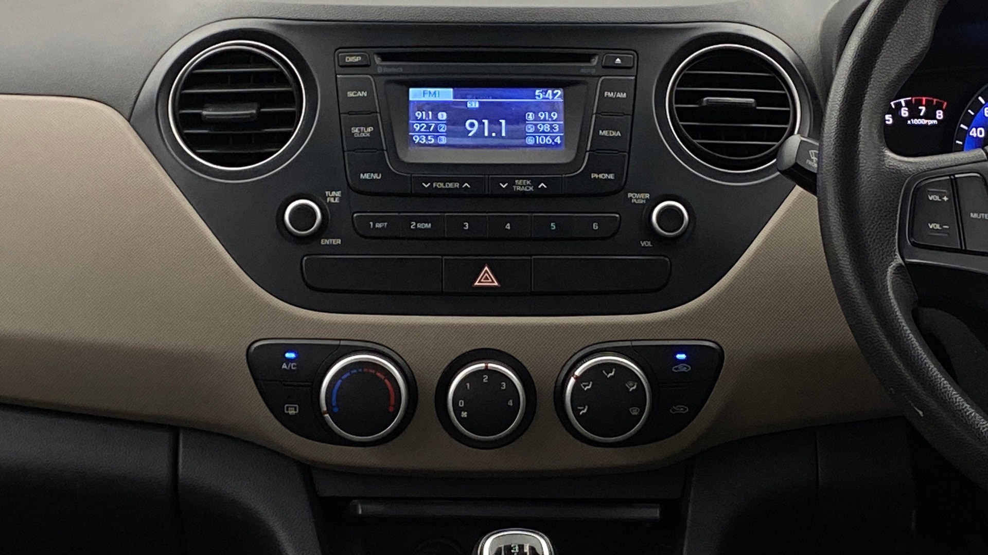 View 2015 Hyundai Xcent S Petrol Image 17 Used 2015 Hyundai Xcent S Petrol Image 17